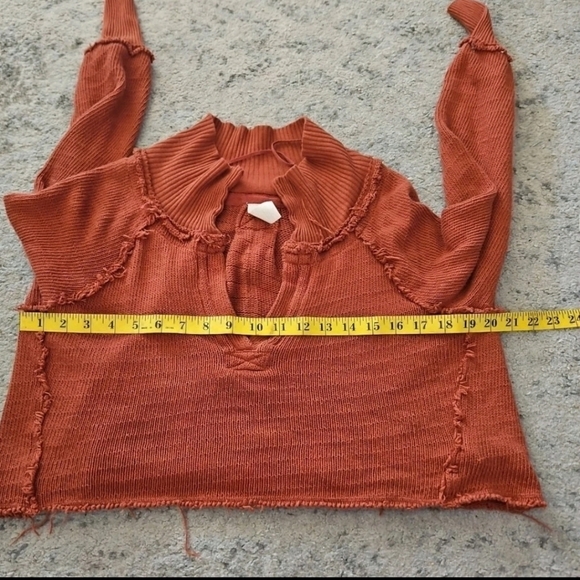 We The Free Free People Darcy Cropped Frayed Distressed Knit Sweater In Cedar S - Picture 13 of 14